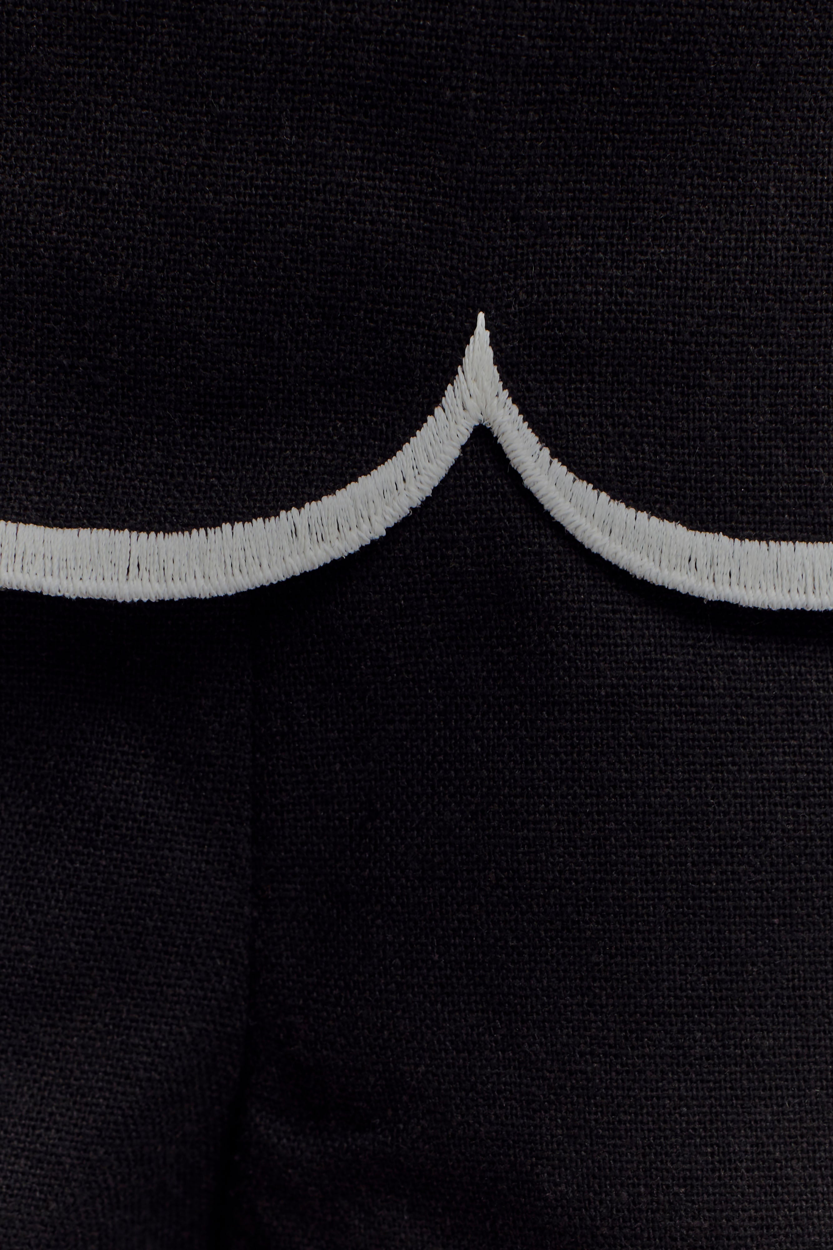 Judith Scallop Shorts - Black